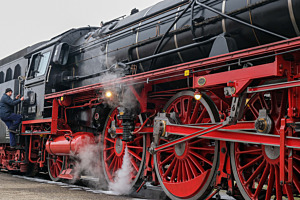 Danmpflokomotive  01202, train bleu