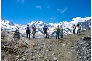Von Gornergrat auf 3100 Meter bietet sich eine sensationelle Sicht auf viele Viertausender, darunter die Dufourspitze im Monte Rosa Massiv, die mit 4.634 Metern der höchste Berg der Schweiz ist, so wie das Matterhorn das hier nicht auf dem Bild ist.