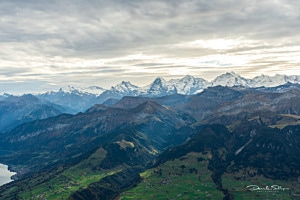 Sonnenstrahl aus dunklen Wolken