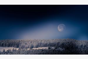 Lune sur le Jura Neuchâtelois