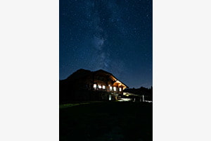Oberstockenalp im Sternenlicht