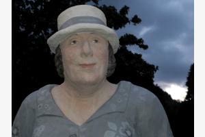Dame mit Hut