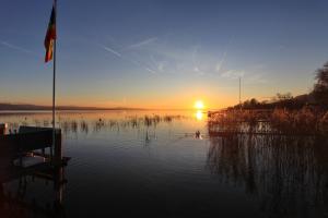 Eile zu Luft und Weile zu Wasser