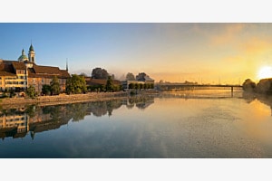 Die Aare in Solothurn an einem Herbstmorgen