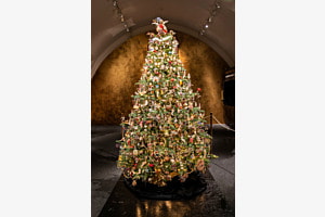 reich geschmückter Christbaum