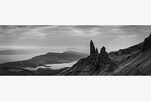 The Old Man of Storr und die Cullins im Dunst, Isle of Skye, Schottland