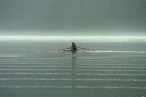 stiller See mit Ruderer stiller See mit Ruderer