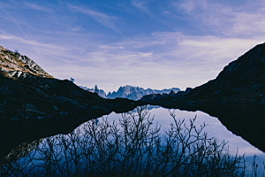 Ein versteckter See im Herzen der Berge