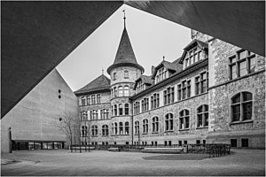 Landesmuseum Zürich, gebaut 1898, der moderne Anbau von 2016 bildet den Rahmen Landesmuseum Zürich, gebaut 1898, der moderne Anbau von 2016 bildet den Rahmen
