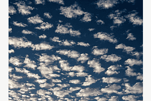 Abendstimmung mit Schäfchenwolken