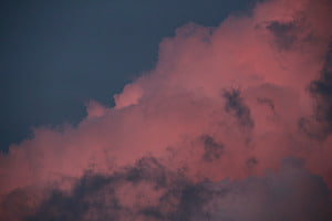 Pinke Wolken über Frankfurt 