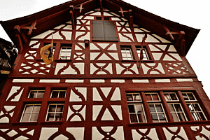 Rotes Gebälk