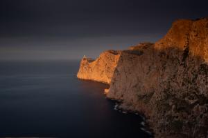 Die untergehende Sonne beleuchtet den Cap Formentor Die untergehende Sonne beleuchtet den Cap Formentor