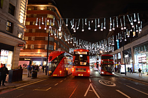 London Buse Mit Weihnachtsdeko