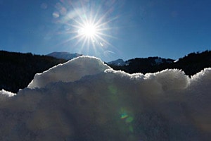Schneeberge im Gegenlicht