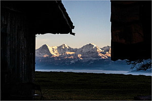 Durchblick auf Eiger-Mönch-Jungfrau