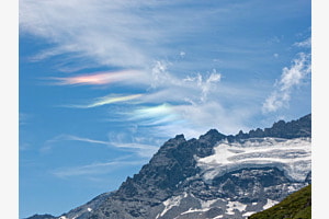 Irisierende Wolken