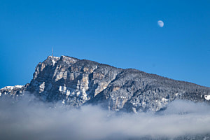 Niederhorn im Wolkenschleier