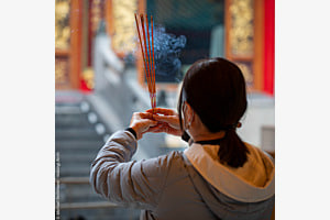 Fokussiert beim Gebet (Hong Kong)