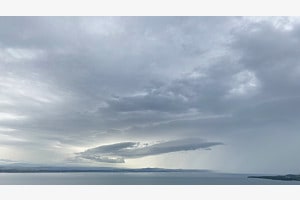 Eine ungewöhnliche "Pfeilwolke" (Nubus sagitta)