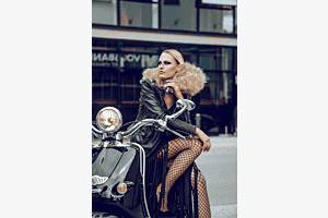 Rebel Chic – Blonde Beauty on Wheels