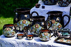Keramik mit Blumenmuster