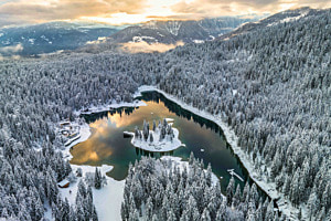 Der Caumasee beim Sonnenaufgang