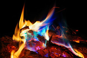 Feuer in der Dunkeln Nacht