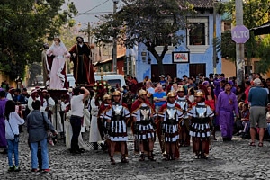 Straßenprozession in der Karwoche in Antigua, Guatemala