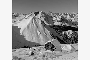 Neige meringuée et vue sur la barre des écrins