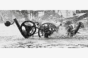 Unschärfe - Tinguely Brunnen