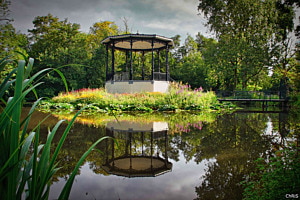 Kiosque au bord de l'eau