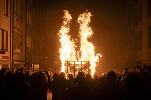 Flammen der Tradition 