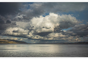 Wolken über dem See