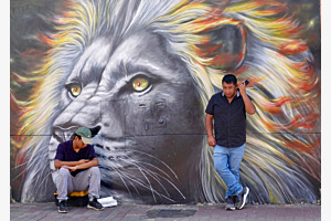 Esperando / Av.la Paz / Lima Perú