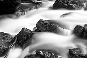 Wasser und Fels