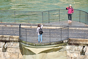 vis-à-vis