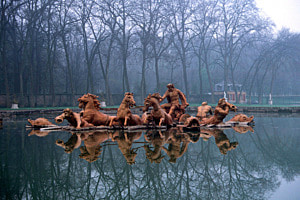 Apollo-Skulpturengruppe im Apollo-Bassin in den Gartenanlagen vom Schloss Versailles
