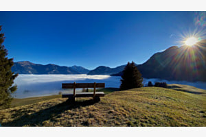 Bank mit Blick aufs Nebelmeer