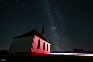 La chapelle sous la voie lactée La chapelle sous la voie lactée