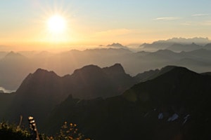 Sonnenaufgang vom Btienzerrothorn aus