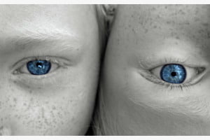 mit blauen Augen