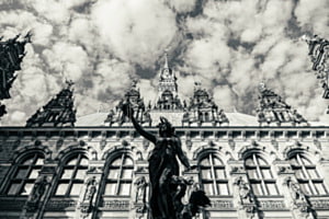 Hanseatisches Understatement (Hamburger Rathaus)