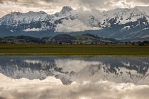 Spiegelung Stockhornkette in den Tümpeln des Gürbetals