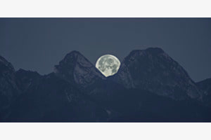 Mond hinter Gantrsich