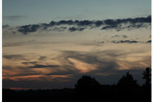 Wolkengemälde am Abendhimmel