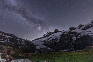 Milchstraße über dem Grindelwald Gletscher 