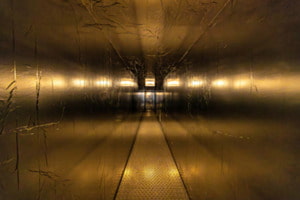 Goldener Gang - Spieglung in allen Richtungen