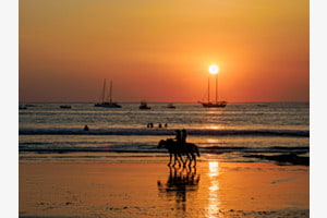 Sonnenuntergang mit Reitern, Costa Rica