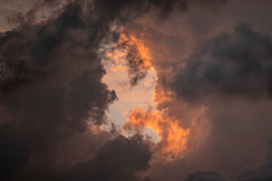 Abendglühen im Gewitterhimmel